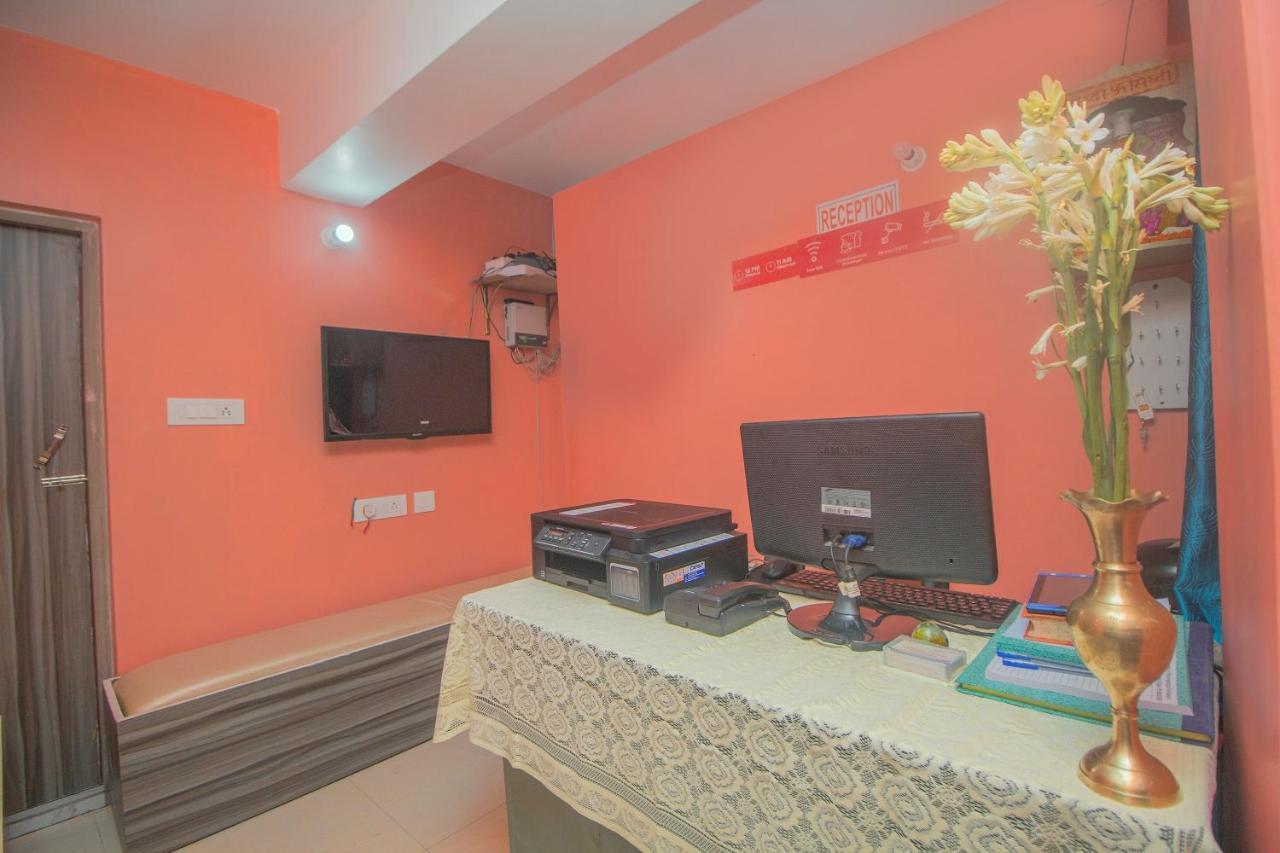 Oyo 30073 Triveni Lodge Siliguri Buitenkant foto
